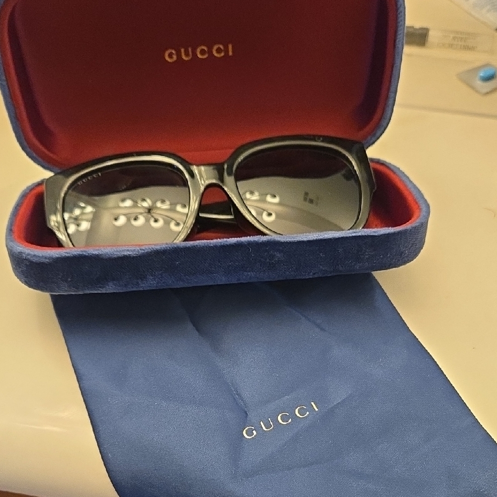 Gucci Black Women's Oversized Sunglasses